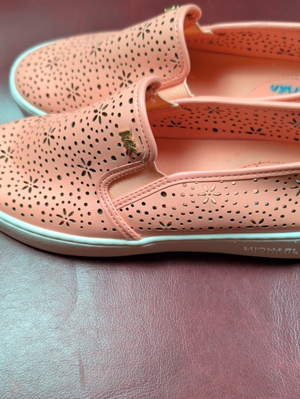 Michael Kors Coral Perforated Slip-On Shows Size 6 - Picture 7 of 13